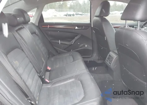 2013 Volkswagen Passat 3.6L V6 Sel Premium z USA, uszkodzony, nr VIN 1VWCM7A34DC031885